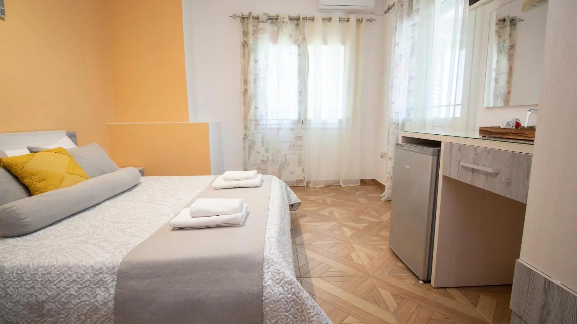 Dagos Rooms Дхерми