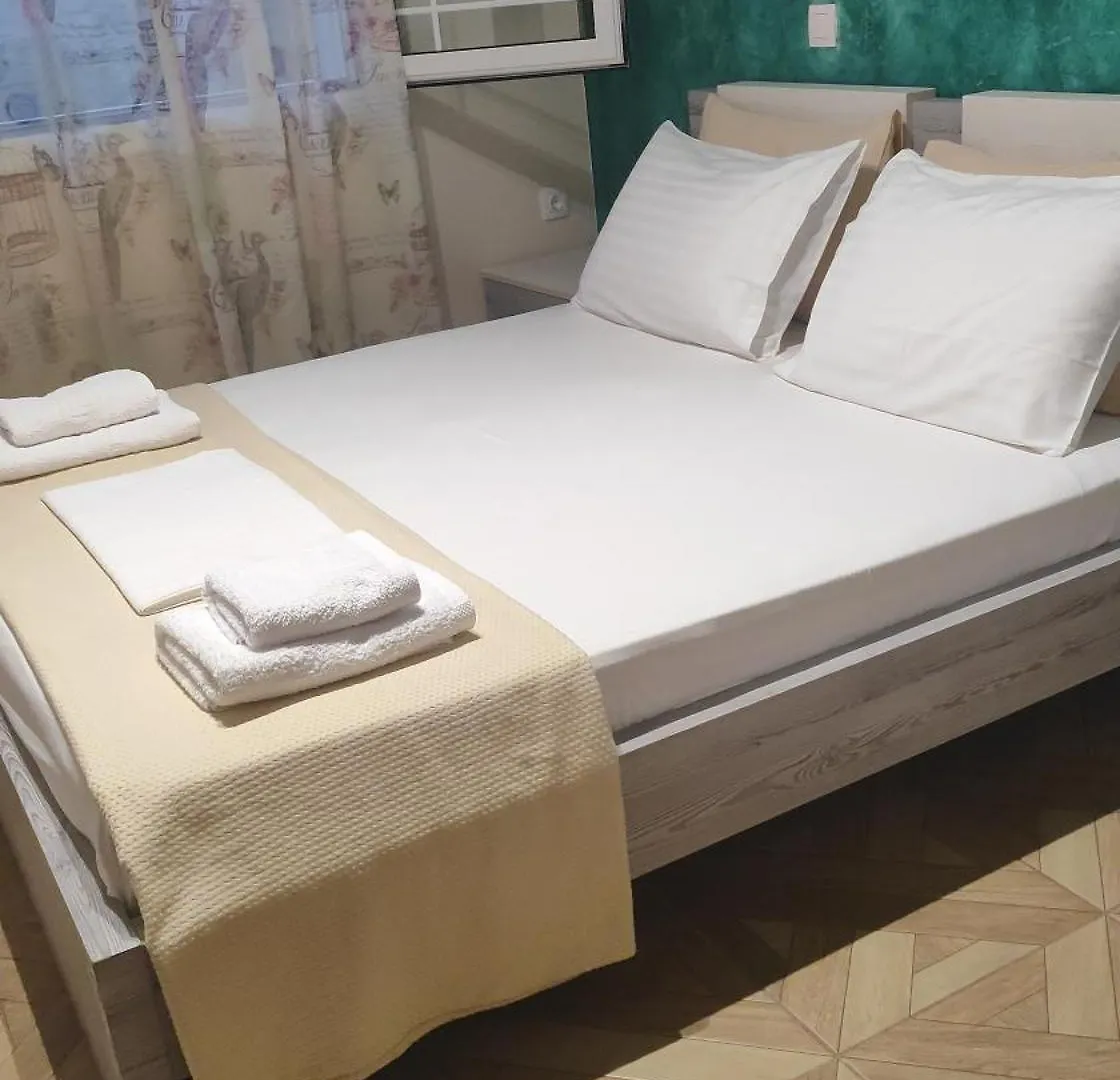 Dagos Rooms Dhërmi Appartamento